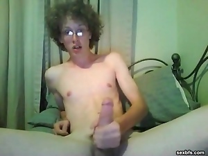 Smooth webcam nerd masturbates his dick