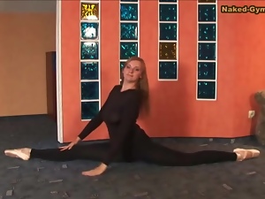 Busty babe in spandex is flexible and sexy