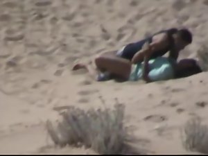 Marocaine couple caught banging at the beach