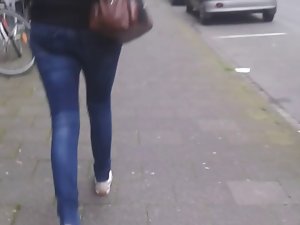 Cum on lass with gorgeous bum and shoes