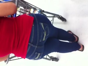 Latin mum candid naughty butt at Walmart in Baton Rouge #2