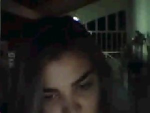 Novinha se mostrando na webcam