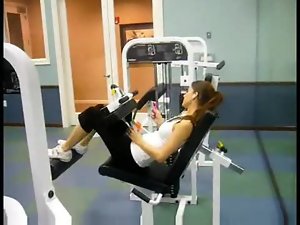 Pretty girl with fit body sucks dick in gym