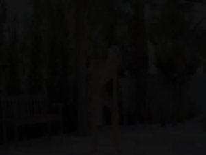 Great flexi angular babe peeing outdoors