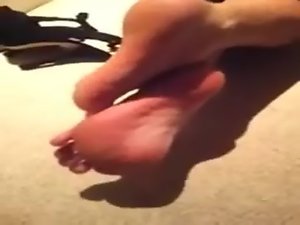 Wrinkled soles and toes stretch