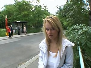 Hotty lured to have public sex