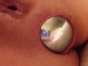 Butthole nympho cums from toy