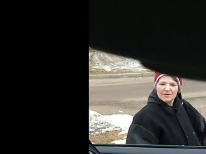 car flash - Aged young lady can't stop staring