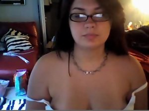 Tempting buxom fingering her twat on webcam