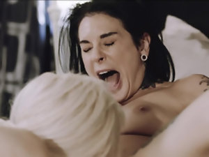 Punkish lesbians are all about pussy licking and clit sucking